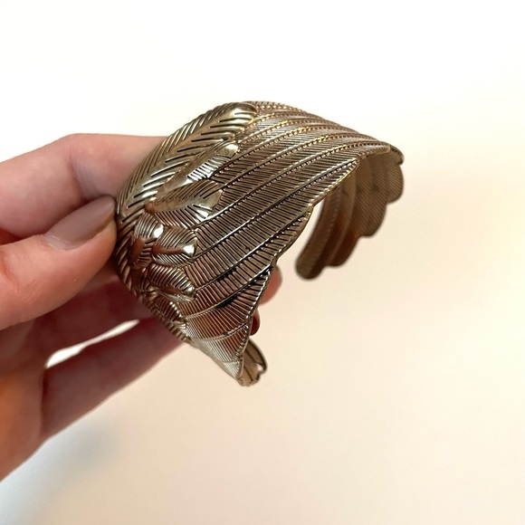 Bracelets - Picture 11 of 12